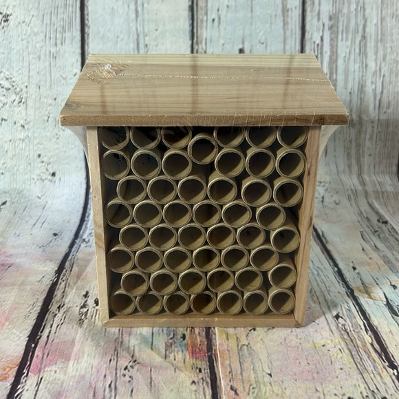 Bee / Bug Hotel - Picture 1 of 5